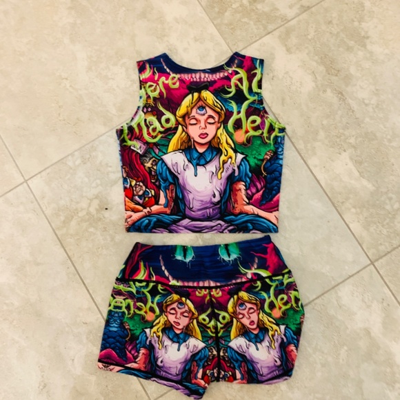 Alice in Wonderland Waz Shop Crop Top & Short Set Size Small Melty Alice Trippy - Picture 10 of 13